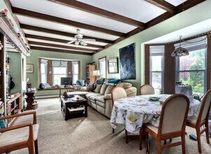 64 Granville Ave, Unit 1 in Malden, MA - Foto de edificio - Building Photo
