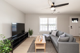 Jayel Luxury Townhomes in Bentonville, AR - Foto de edificio - Interior Photo