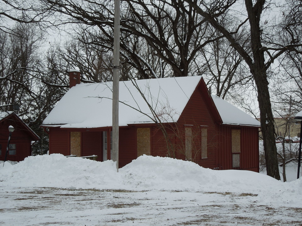 202-206 N Court St in Dixon, IL - Building Photo