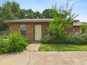 3702 Forestwood Dr in Bryan, TX - Building Photo - Building Photo