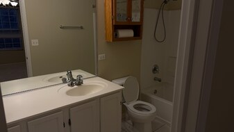 611 Conservatory Ln in Aurora, IL - Building Photo