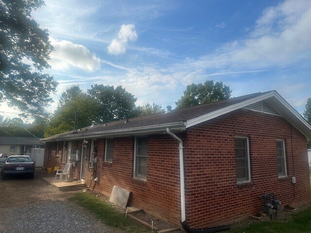 1817 1st Avenue Pl NW, Unit 1817 in Hickory, NC - Building Photo