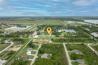 933 Gleason St in Lehigh Acres, FL - Foto de edificio - Building Photo