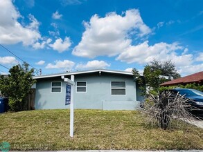 3041 NW 66th St in Miami, FL - Building Photo - Building Photo