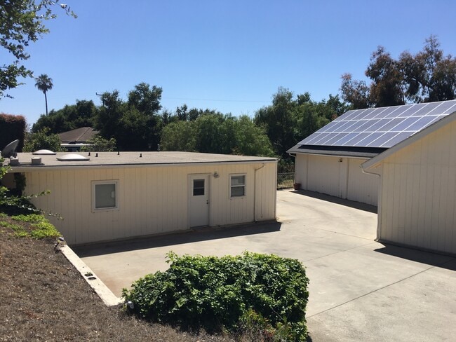 4477 Meadowlark Ln, Unit A in Santa Barbara, CA - Building Photo - Building Photo