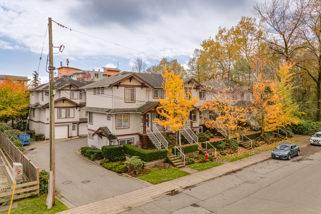 Strawberry Mews in Surrey, BC - Building Photo