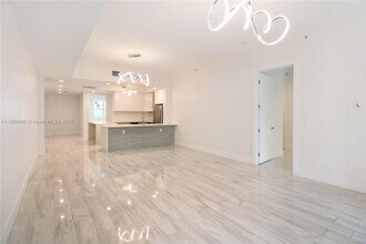 14951 Royal Oaks Ln, Unit 107 in North Miami, FL - Building Photo - Building Photo