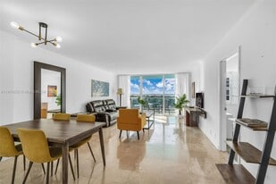 5101 Collins Ave in Miami Beach, FL - Building Photo