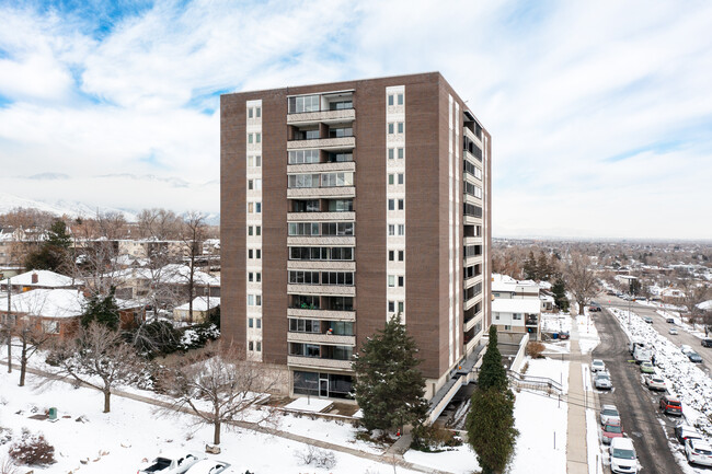 Aztec Condominium in Salt Lake City, UT - Building Photo - Building Photo