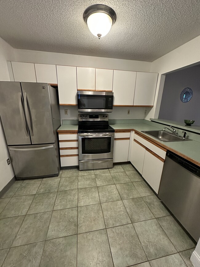 101 Country Club Ct, Unit 101Country Club in Rocky Hill, CT - Building Photo - Building Photo