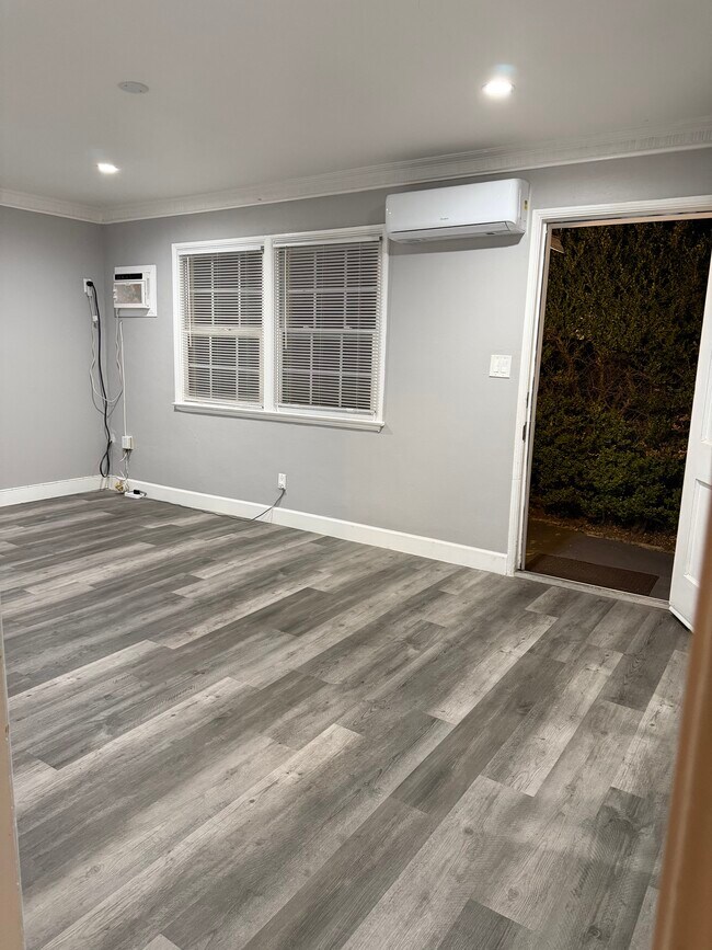 1483 1/2 Allison Ave in Los Angeles, CA - Foto de edificio - Building Photo