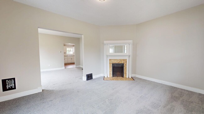 2027 W 105th St
