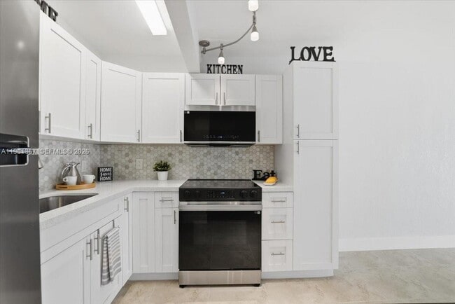 1400 SW 124th Terrace in Pembroke Pines, FL - Building Photo - Building Photo