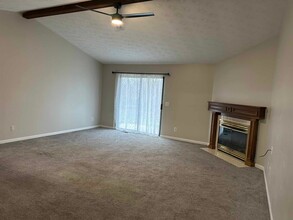 8865 Deer Valley Dr in Dayton, OH - Building Photo - Building Photo