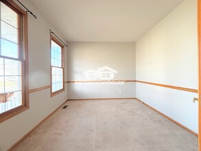 6874 Dakota Dr in West Des Moines, IA - Foto de edificio - Building Photo