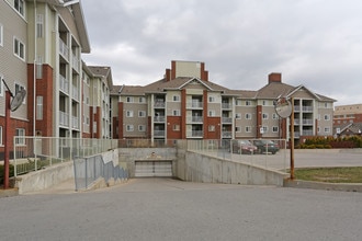 Woodside Pointe in Toronto, ON - Building Photo - Building Photo