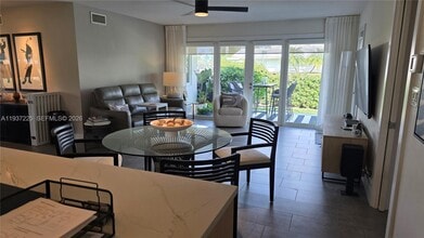 800 Polk St in Hollywood, FL - Foto de edificio - Building Photo