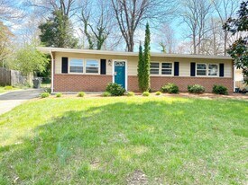 3106 Canterbury St in Greensboro, NC - Building Photo