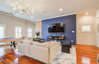 543 T C Jester Blvd in Houston, TX - Building Photo - Building Photo