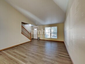 1162 McNeil Dr in Blacklick, OH - Foto de edificio - Building Photo