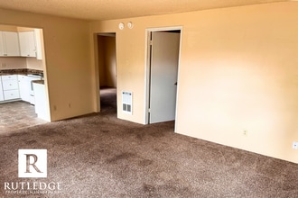 2250 Crater Lake Ave in Medford, OR - Building Photo - Building Photo