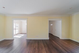 2639 SW Sherwood Dr-Unit -1 in Portland, OR - Building Photo - Building Photo