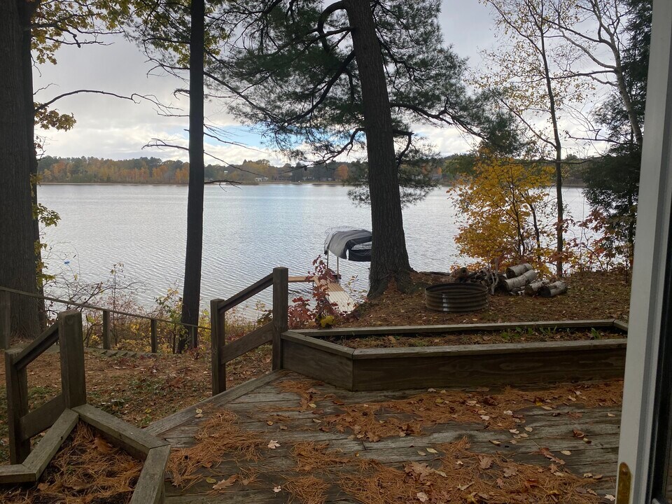 1431 Lake Dr in Traverse City, MI - Building Photo