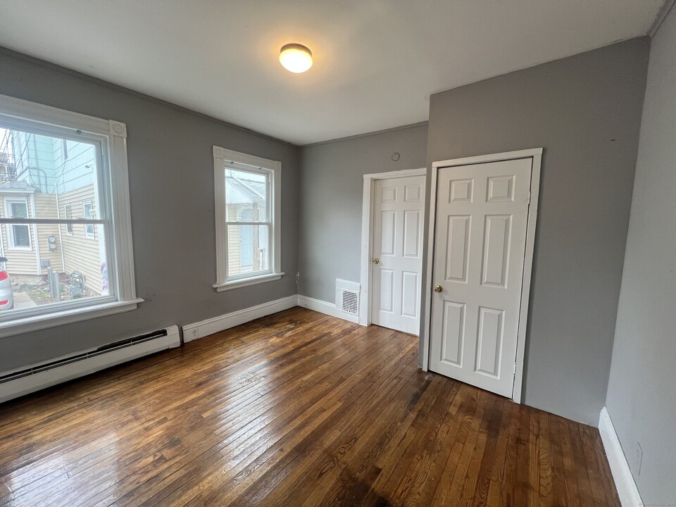 129 Pleasant St in New Britain, CT - Foto de edificio