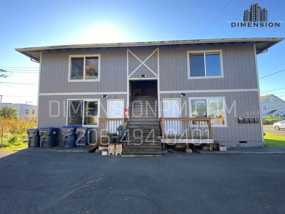 218 N E St, Unit 4 in Aberdeen, WA - Building Photo