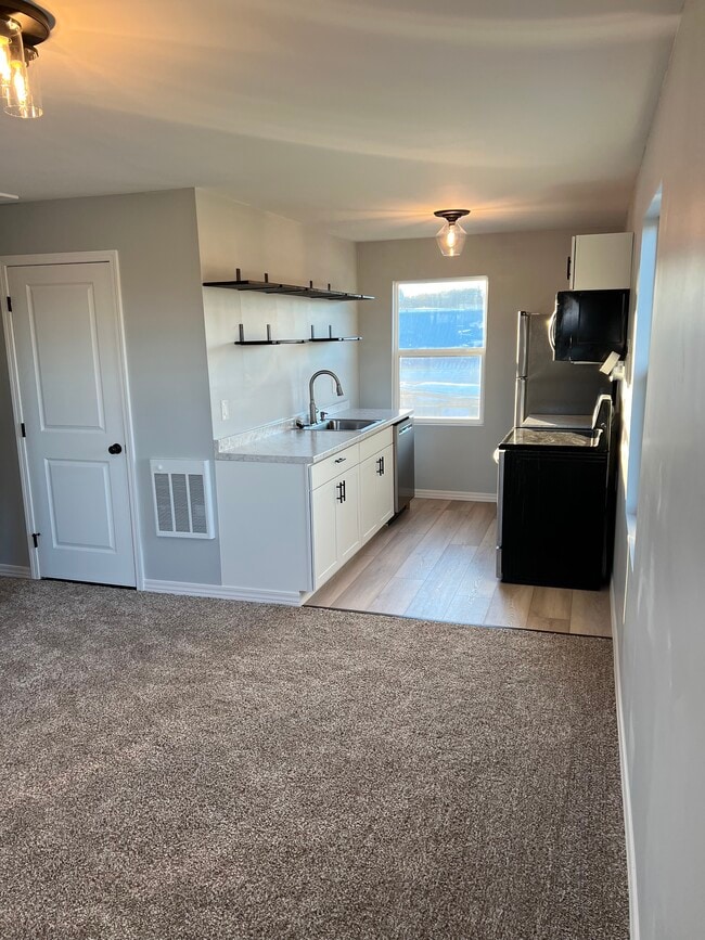 1916 Beech St, Unit A2 in Kenova, WV - Building Photo - Building Photo