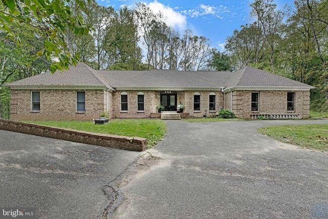 1085 Pemberton Ln in Lothian, MD - Building Photo - Building Photo