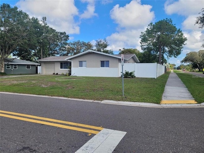 13705 Jamaica Dr in Seminole, FL - Building Photo - Building Photo