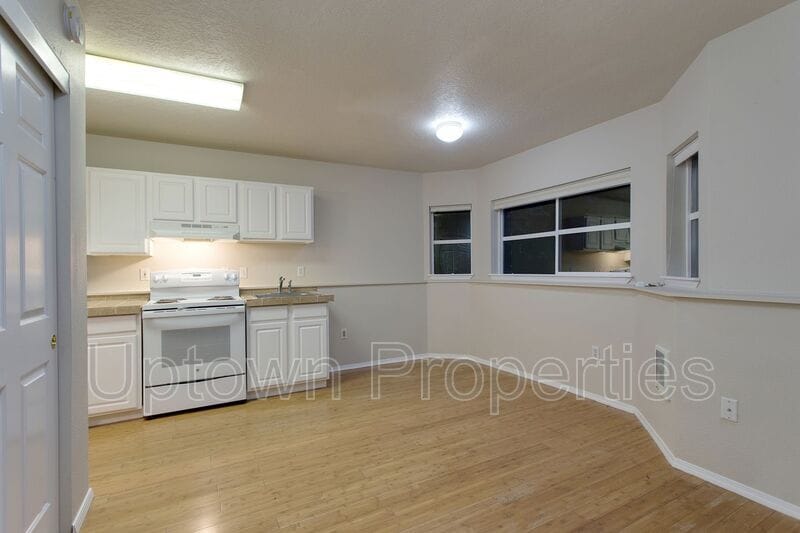 3417 SW Moss St in Portland, OR - Building Photo