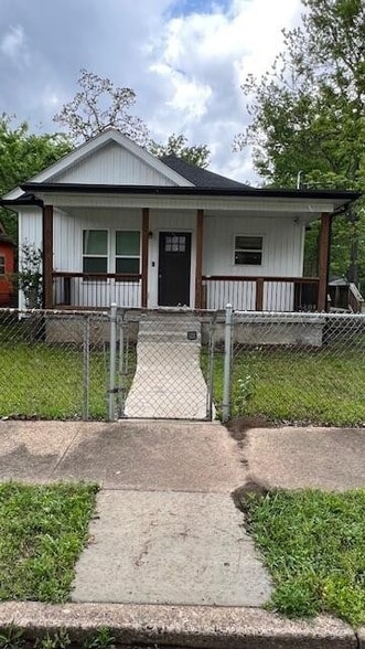 property at 1707 S Beech St