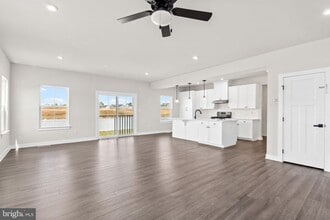 105 Weston Dr in Woolwich Township, NJ - Building Photo - Building Photo