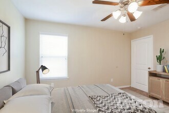 680 Totem Trail Dr in La Marque, TX - Foto de edificio - Building Photo