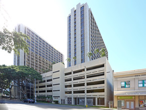 Hale Pauahi Towers in Honolulu, HI - Building Photo - Building Photo