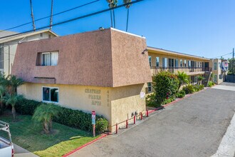 Chateau Parks Apartments in La Mesa, CA - Foto de edificio - Building Photo