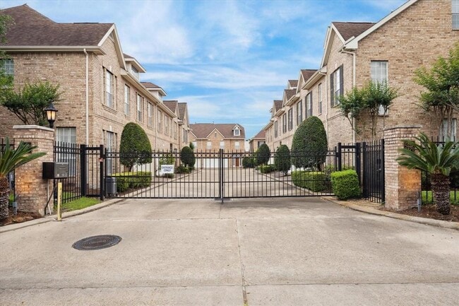 2842 Briarhurst Park