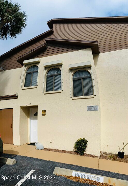 3319 Kirkland Rd NE in Palm Bay, FL - Foto de edificio