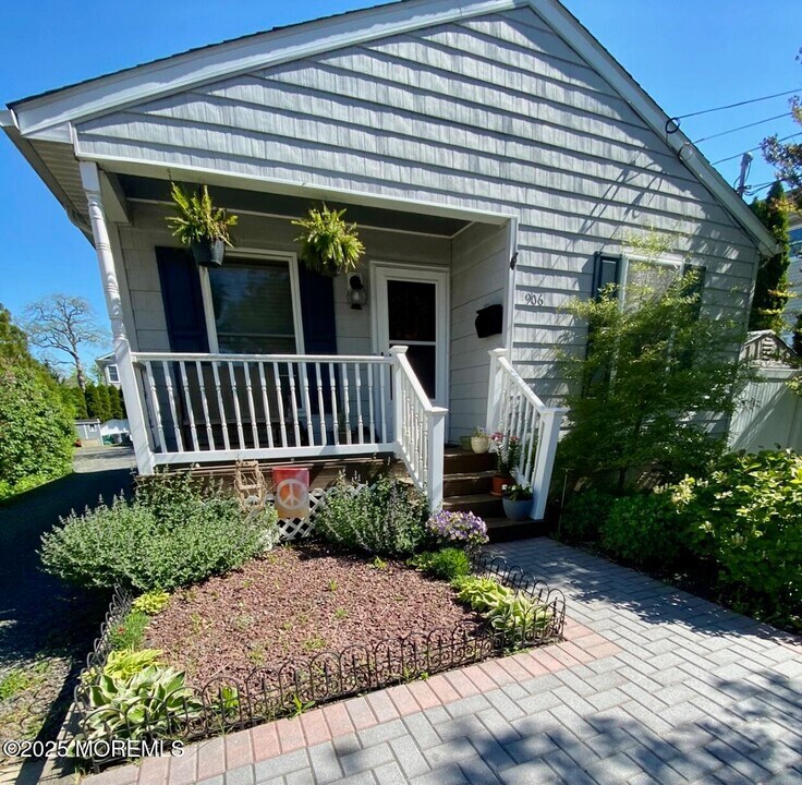 906 16th Ave in Belmar, NJ - Building Photo