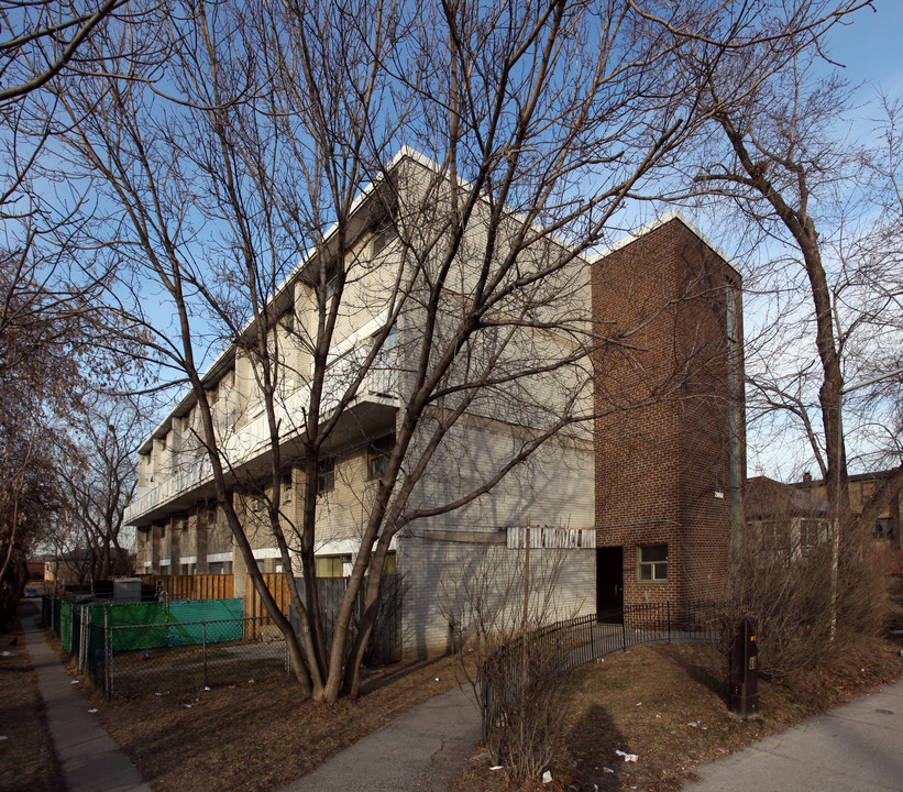 2808 Keele St in Toronto, ON - Building Photo