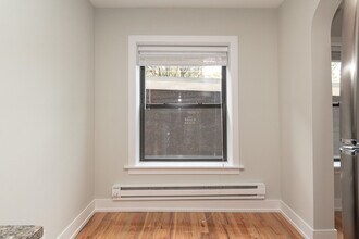 564 W Arlington Pl, Unit A02W in Chicago, IL - Foto de edificio - Building Photo