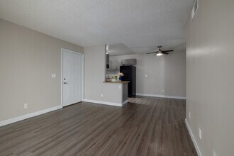 Latitude 32 in Tucson, AZ - Foto de edificio - Interior Photo
