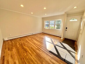 64 Hillside Ave-Unit -1 in Yonkers, NY - Foto de edificio - Building Photo