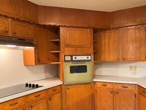 401 Oakhill Dr in Conroe, TX - Building Photo - Building Photo