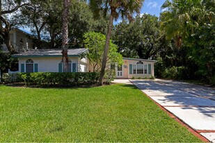 9480 Frangipani Dr in Vero Beach, FL - Building Photo
