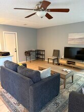 10044 Carlton Hills Blvd in Santee, CA - Foto de edificio - Building Photo