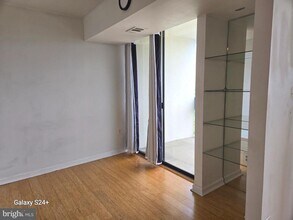 5300 Holmes Run Pkwy in Alexandria, VA - Building Photo - Building Photo