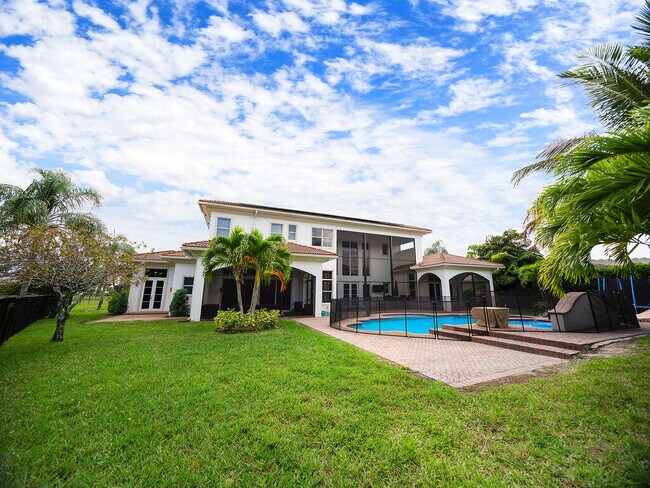 9525 Captiva Cir in Boynton Beach, FL - Building Photo - Building Photo